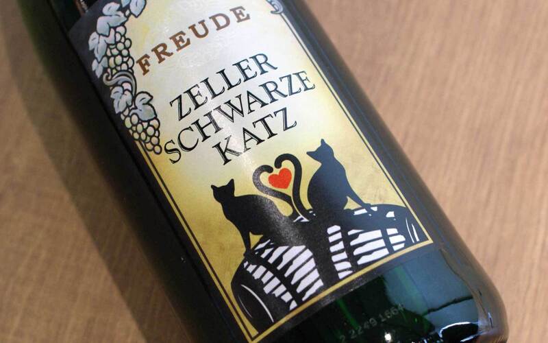 黒猫のワイン「シュヴァルツェ・カッツ」とは？その由来は？