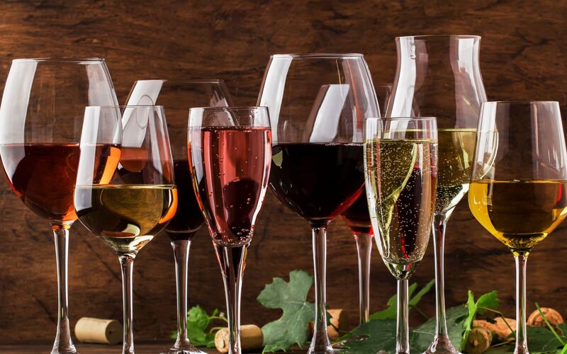 ワイングラスの種類と選び方のコツ！おすすめグラスもご紹介！