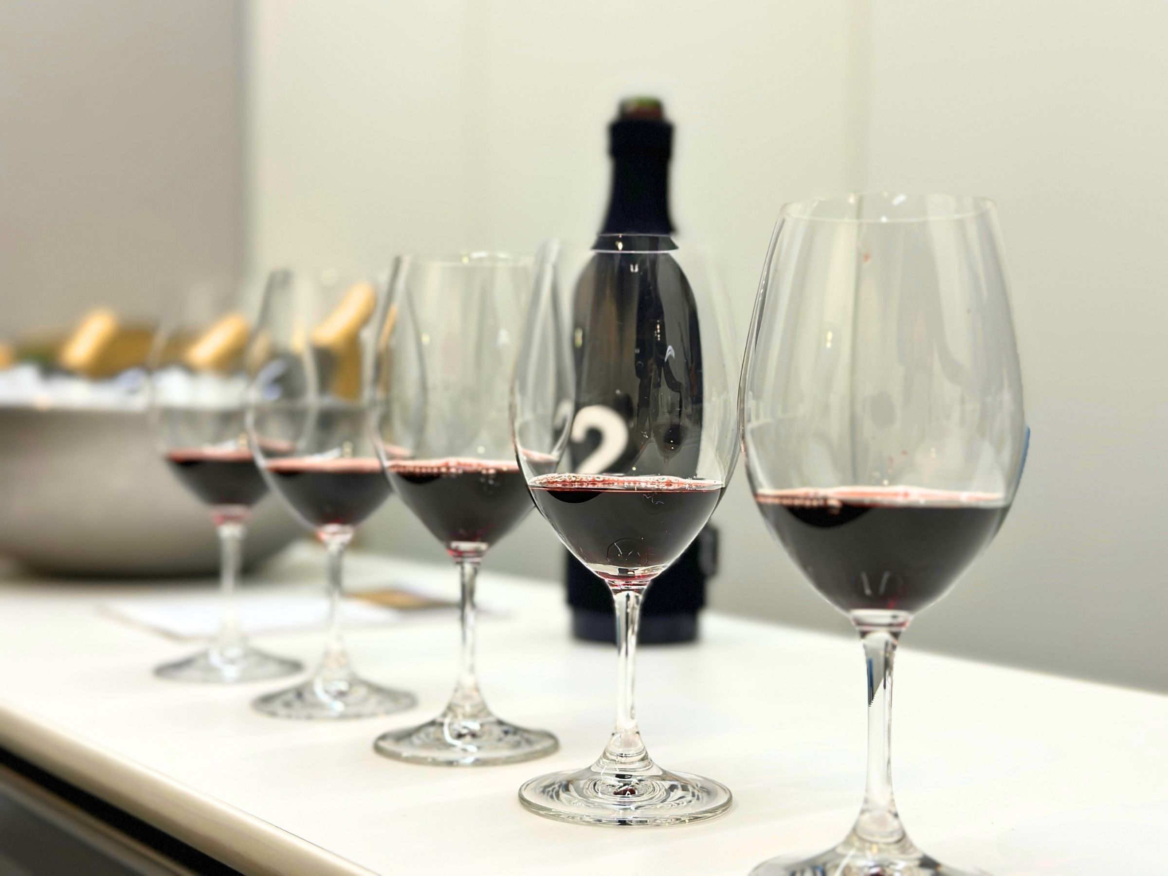 ハウス食品様の社内イベントにモトックスが参加！格付けチェック風の利きワインを実施しました