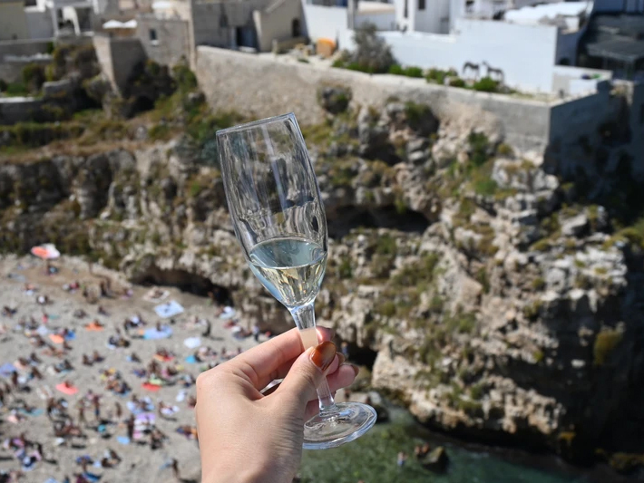 Web LEON掲載『業界人がこぞって推してるサン・マルツァーノって？ 南イタリアの陽気さを閉じ込めたワインでSalute！』