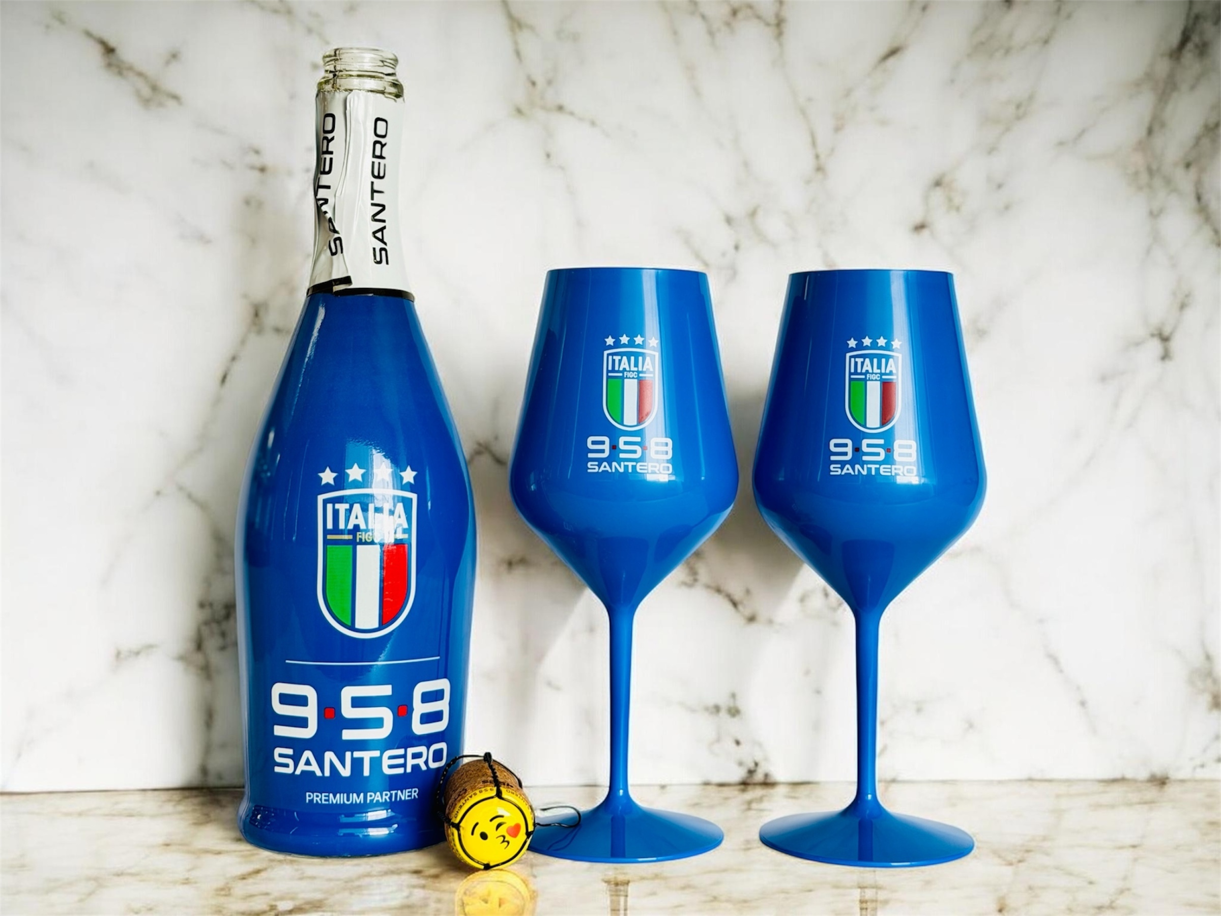サッカーイタリア代表チームを応援する情熱のスパークリングワイン「958 サンテロ アズーリ エクストラ・ドライ ミレジマート 2025」新発売