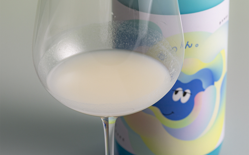まるでお米のスムージー！Craft Sakeシリーズから、ヨーグルトのような風味を楽しめる日本酒「ぽわん。 純米にごり酒」新発売
